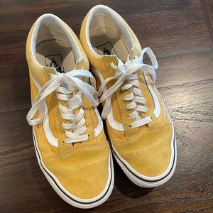 yellow low top Vans